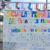 Il cartellone realizzato dalla terza A e arricchito con i calzini decorati dai bambini di tutta la Scuola